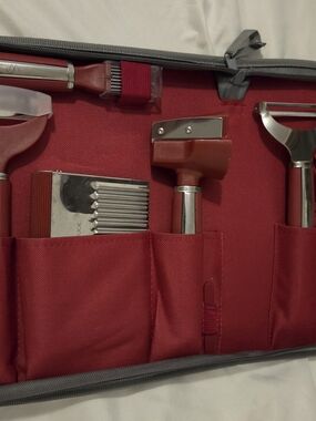 Kitchen tool set in case